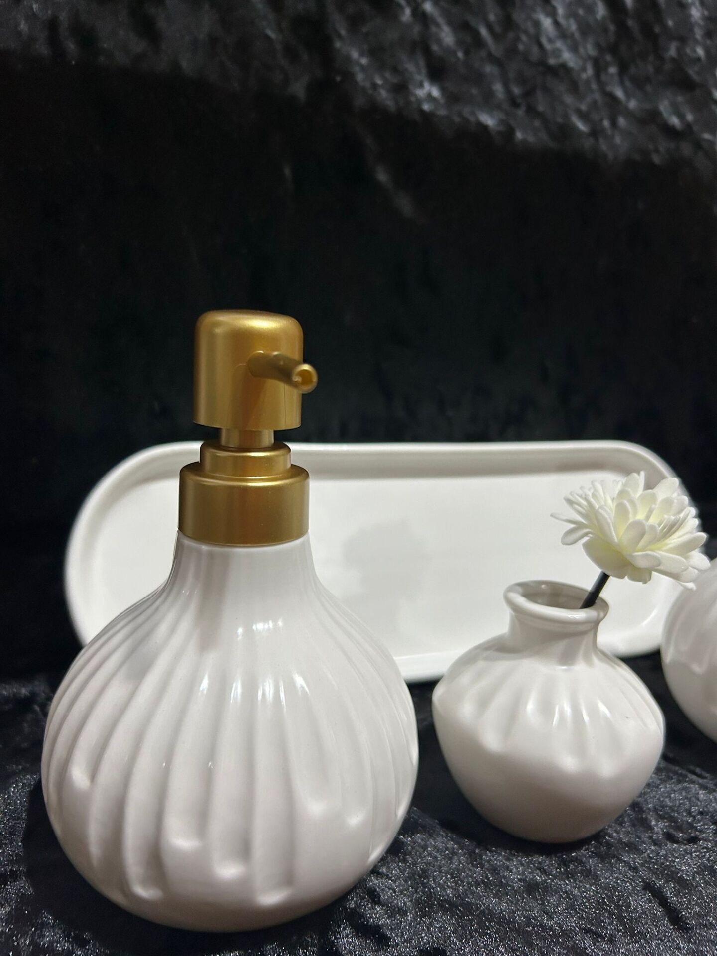 2  'Lİ SIVI SABUNLUK VE ÇİÇEKLİ KOKULUK