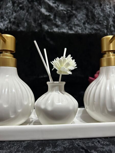 2  'Lİ SIVI SABUNLUK VE ÇİÇEKLİ KOKULUK