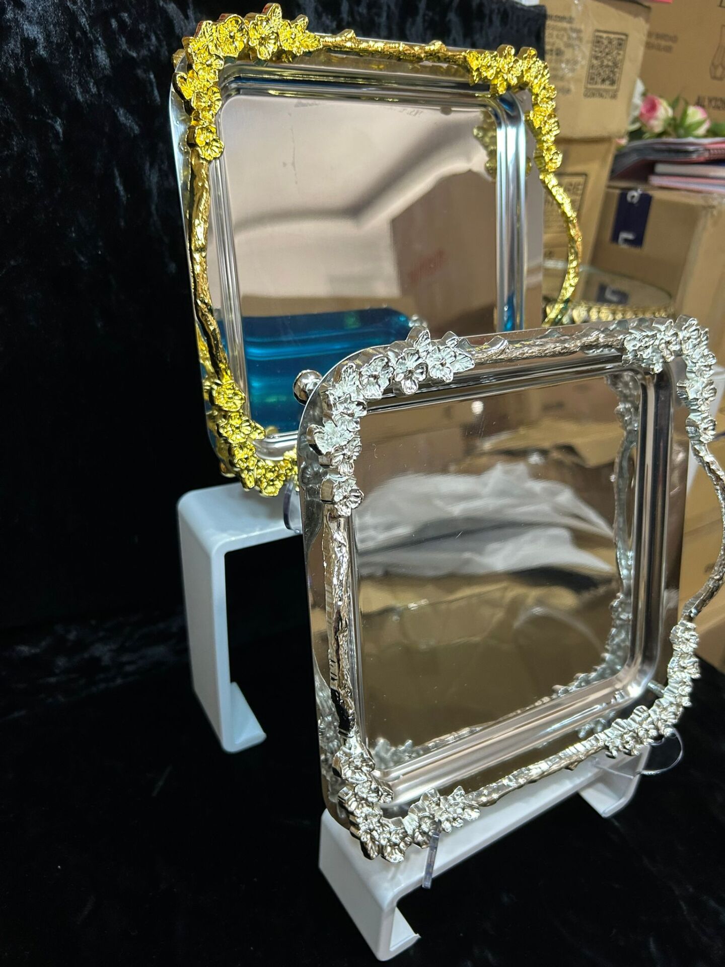 METAL KARE AYAKLI ÇİÇEKLİ GÜMÜŞ  VE GOLD SUNUM