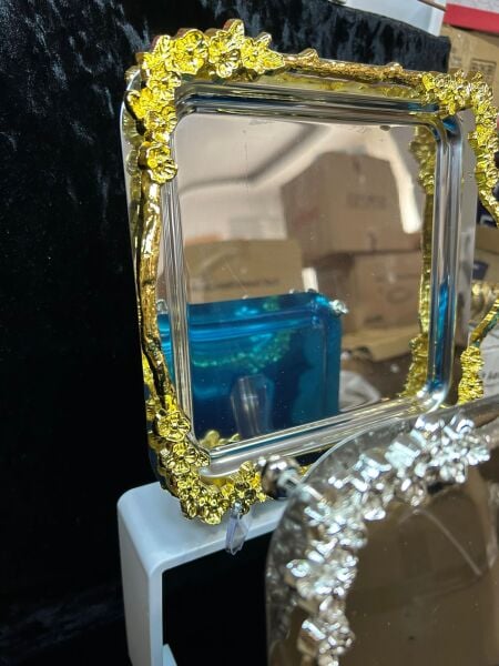 METAL KARE AYAKLI ÇİÇEKLİ GÜMÜŞ  VE GOLD SUNUM