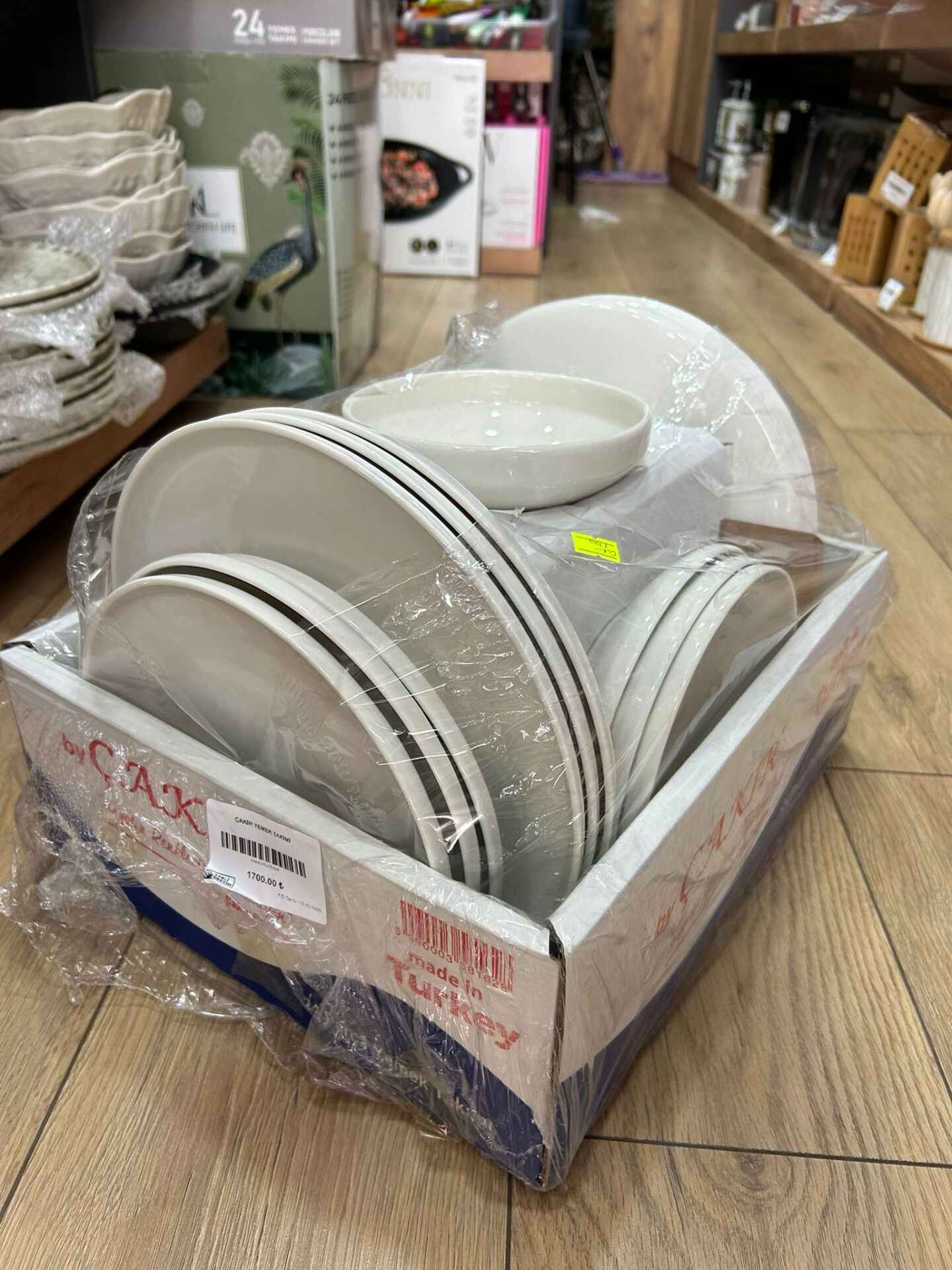 ÇAKIR  24  PARÇA PORSELEN YEMEK TAKIMI