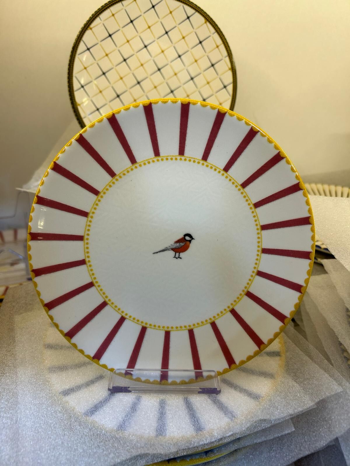 HERENCIA 17 CM SERVİS TABAĞI (ORTA BOY  PEMBE  KUŞ FİGÜRLÜ )