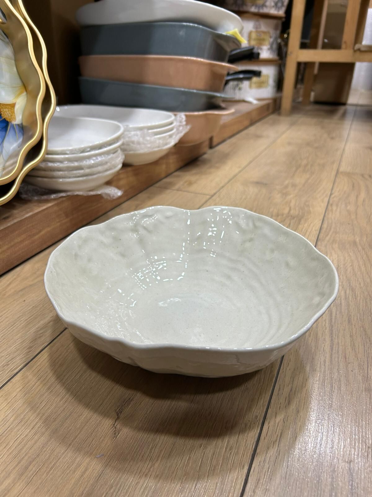 ÇAKIR  PORSELEN  KASE  ( EN  : 23 CM  BOY : 23 CM )