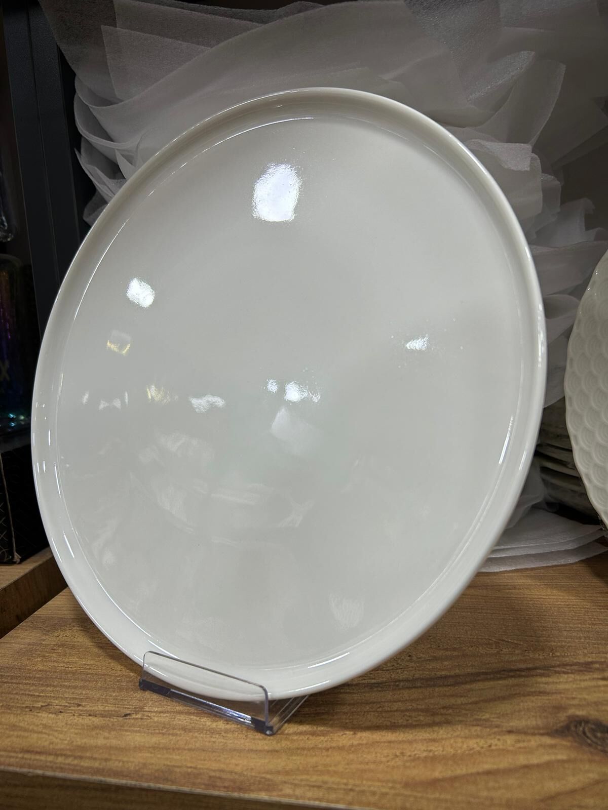 İPEK PORSELEN YUVARLAK SERVİS TABAĞI ( EN :26 CM  BOY:26  CM )