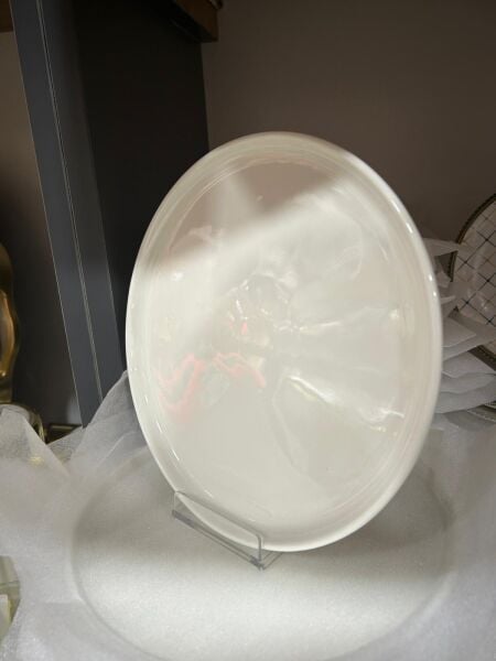İPEK PORSELEN YUVARLAK SERVİS TABAĞI ( EN :20 CM  BOY:20  CM )