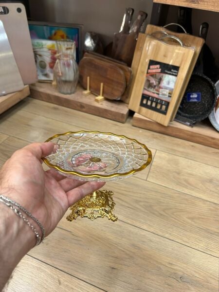 GOLD KENARLI AYAKLI BAKLAVA DESEN PASTA SUNUMLUK (ŞEKERLİK)